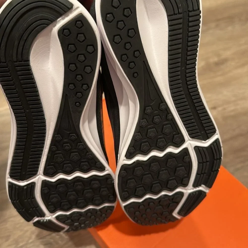 Nike Women's Black and Pink Running Shoes